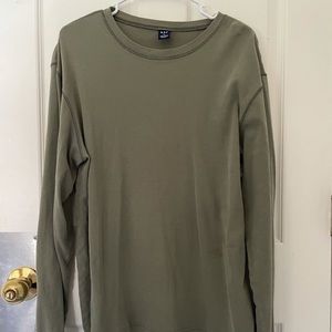 Super cute, vintage looking Gap top!